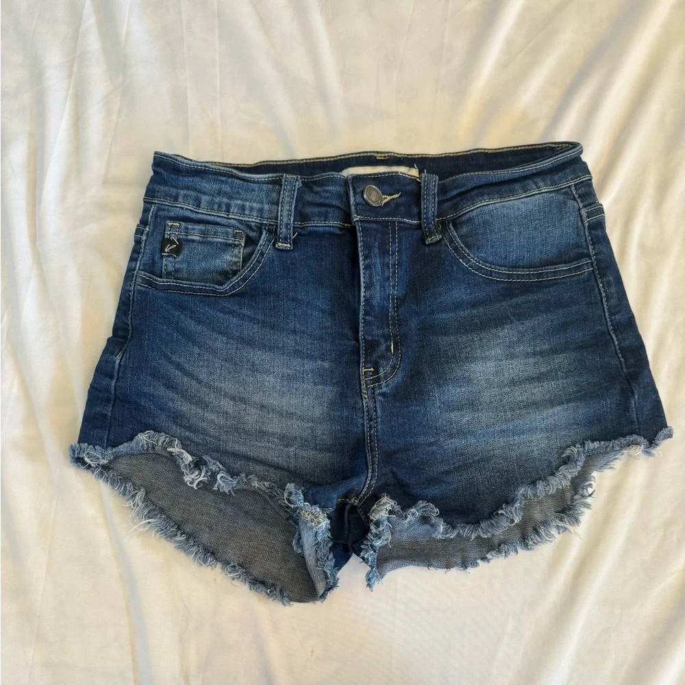 367 KanCan Dark Wash Distressed Denim Shorts Size 27 Raw Hem Stretch Mid Rise